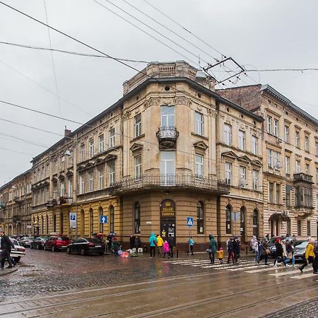Baker'S Street Hostel Lviv Ngoại thất bức ảnh