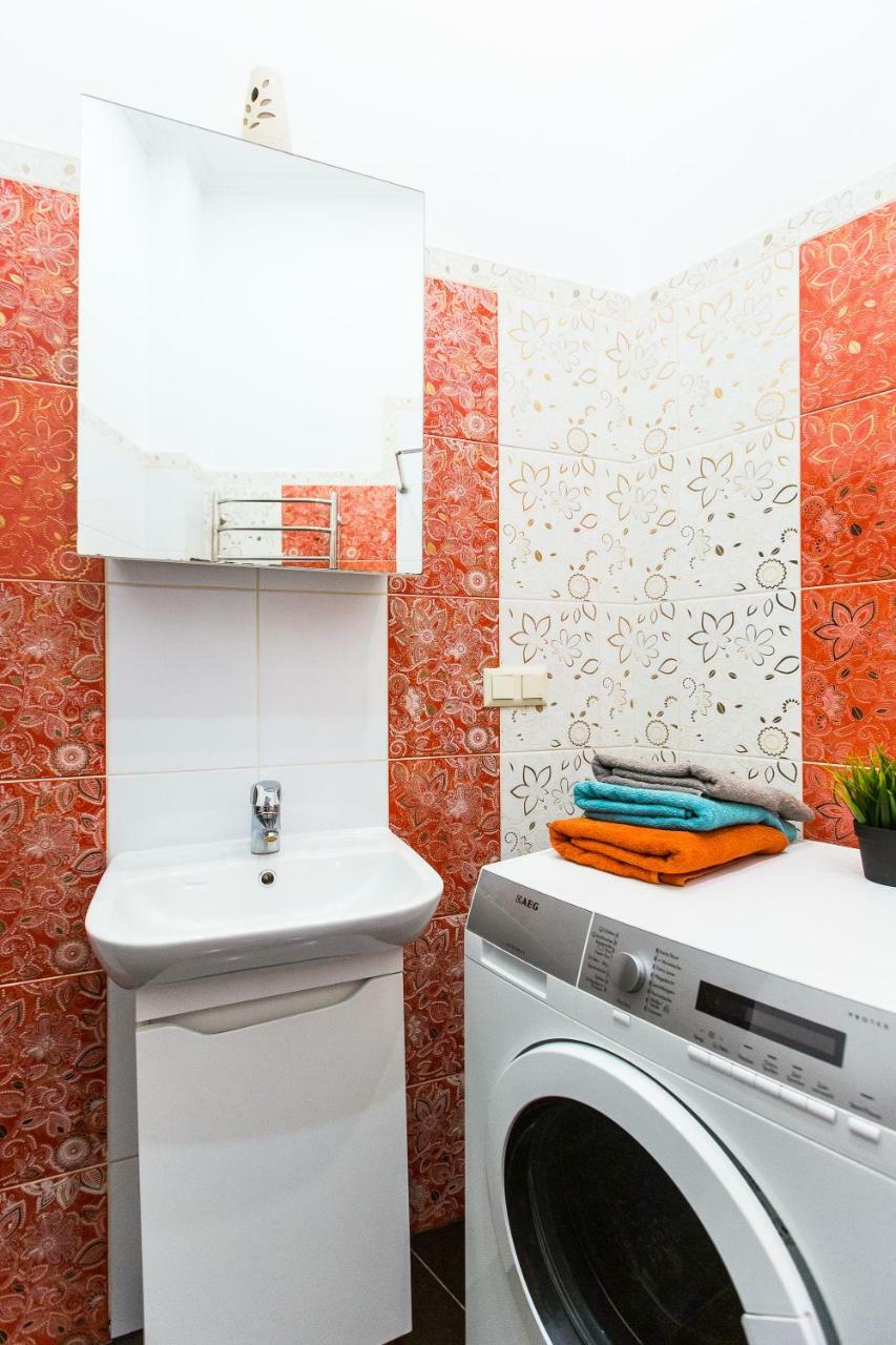 Baker'S Street Hostel Lviv Ngoại thất bức ảnh